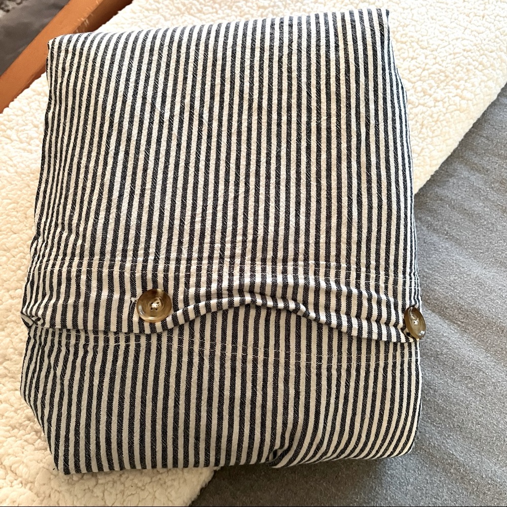 Pottery Barn Wheaton Stripe Duvet Cover Full/Queen Navy & White